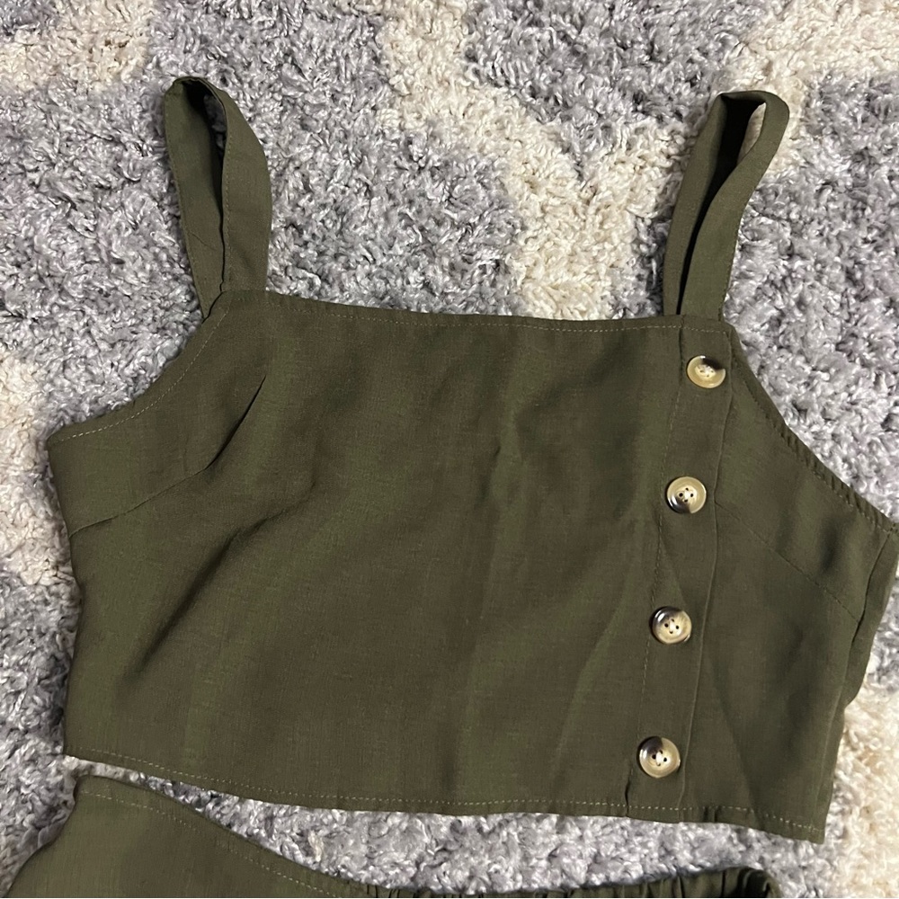 2 piece set - Olive green buttoned crop top skort - Picture 4 of 10